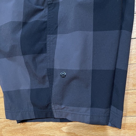 Lululemon Mens Kahuna 11” Shorts Size 36 Casual Golf Athletic Black Check Plaid - Picture 10 of 10